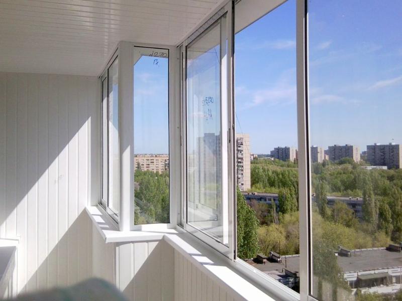 Какой профиль Rehau выбрать при остеклении балкона? Какой профиль Rehau выбрать при остеклении балкона?